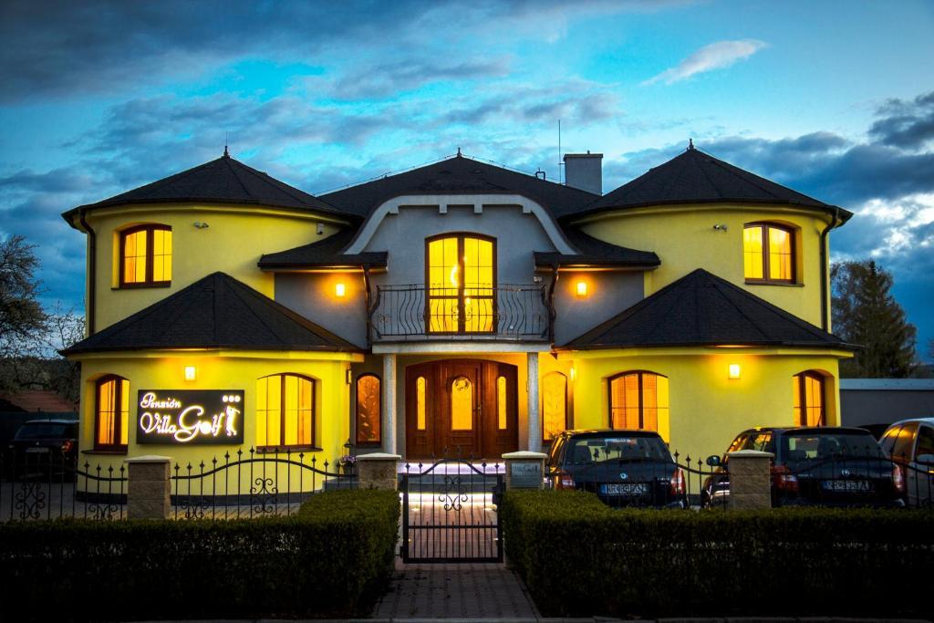Villa Golf Sliač Exteriör bild